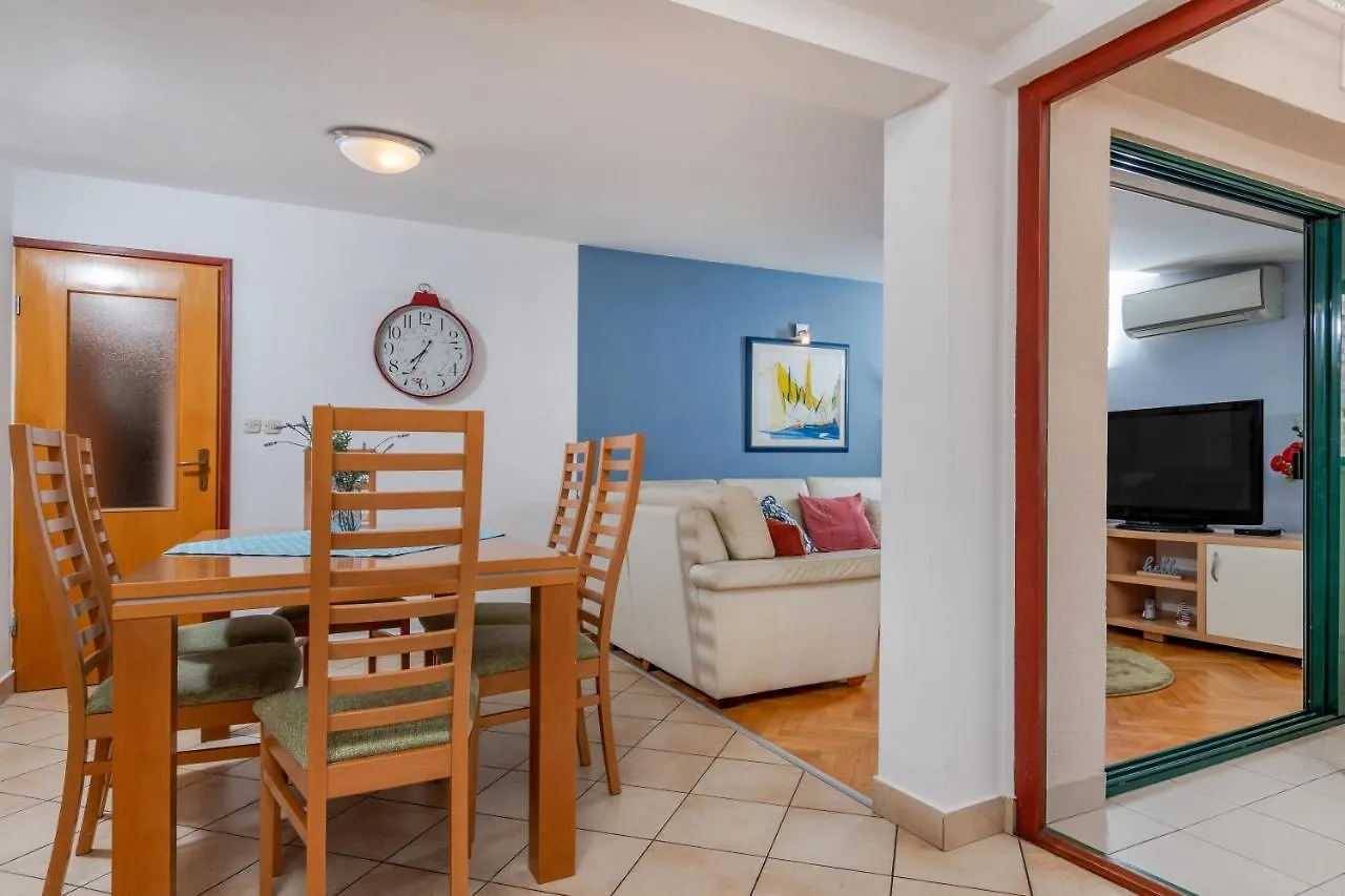 Apartment Maslina Split