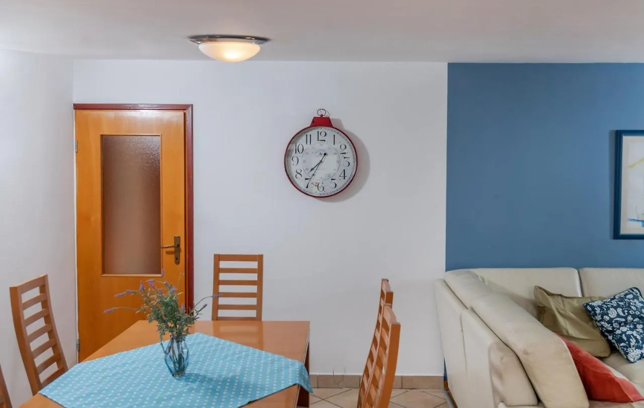 Apartment Maslina Split