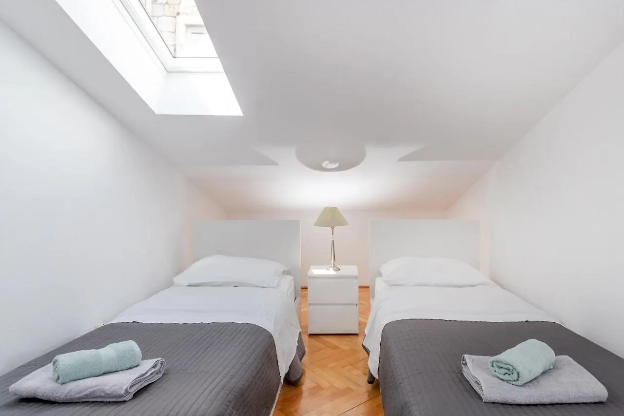 Apartment Maslina Split