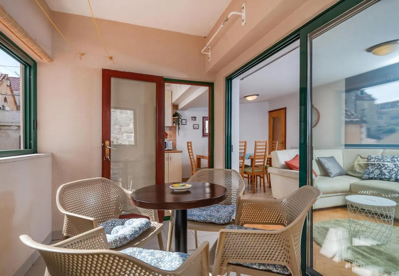 Apartment Maslina Split